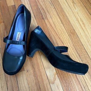 Tsubo Suede and Leather Hugh Heels Sz 9